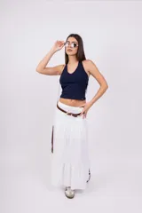 Top corto con estampado animal print de leopardo, escote halter y espalda descubierta.