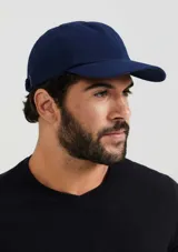 Gorro de gabardina color ladrillo, con visera curva y correa ajustable en la parte trasera.