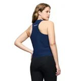 Musculosa deportiva azul marino de corte ajustado, con diseño estilo nadadora y sujetador incorporado.