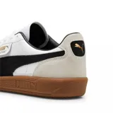 Championes Puma modelo Palermo LTH, de diseño clásico con base de cuero blanco, detalles en gamuza gris y la icónica franja lateral en negro. Presenta una suela de goma color caramelo y el logo de la marca en el lateral.