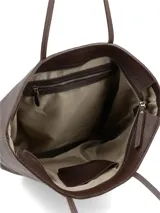 Cartera tipo shopper de gran tamaño, confeccionada artesanalmente en cuero graneado color chocolate. Cuenta con abertura principal con cierre, asas finas y bolsillos interiores para organización.