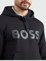 Canguro BOSS modelo Soody de color negro, con capucha ajustable por cordones, bolsillo tipo canguro y el logo de la marca en relieve en el pecho.