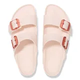 Sandalias Birkenstock Arizona EVA color rosa claro, con hebillas plásticas transparentes color rosa.
