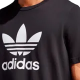 Remera negra de manga corta con logo Adidas Trefoil estampado en blanco en el pecho.