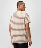 Remera Marfinno de corte regular, con cuello redondo y mangas cortas. Presenta un diseño de rayas finas horizontales con hilo teñido.