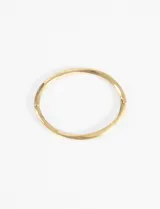 Pulsera rígida dorada de acero quirúrgico hipoalergénico, con diseño liso y cierre con bisagra.