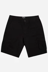 Bermuda cargo negra de corte recto, con bolsillos laterales tipo cargo y logo estampado.