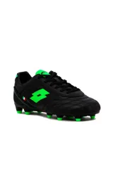 Zapatillas de fútbol Lotto modelo Milan-MD-M, color negro con detalles en verde brillante y el logo de la marca en el lateral. Cuentan con tapones moldeados para césped natural o sintético.