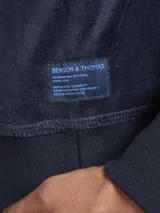 Sweater de plush color celeste.