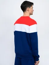 Buzo de felpa con cortes y cambios de color rojo, blanco y azul. Incluye el escudo del Club Nacional de Football y las siglas C.N.deF.