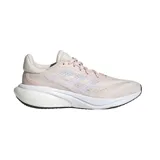 Championes de running Adidas Supernova 3 color rosa claro con detalles en blanco.