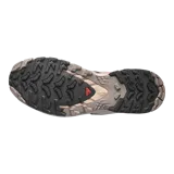 Championes de trail running Salomon XA Pro 3D V9, en combinación de tonos negros, beige y rosados, con sistema de cordones de ajuste rápido y suela con tecnología All Terrain Contagrip.