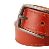 Cinto Rip Curl modelo Texas Leather Belt, color marrón, fabricado en cuero genuino con hebilla metálica rectangular envejecida y trabilla de gamuza.