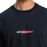 Remera de manga corta Quiksilver, color negro, con cuello redondo y estampa pequeña en el centro del pecho con el logo de la marca y motivos tribales en tonos rojos y blancos.