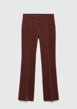 Pantalón de tiro medio confeccionado en terciopelo de algodón, con diseño de corte recto, trabillas para cinturón, bolsillos laterales y cierre oculto de botón, gancho y cremallera.