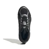 Championes Adidas Technochaos 2000 M de estilo running inspirados en los años 2000, color negro con detalles metalizados. Capellada de malla con refuerzos sintéticos y mediasuela Cloudfoam para mayor amortiguación.