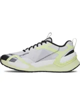 Championes de entrenamiento Under Armour Reign XT para mujer, con diseño técnico en color blanco y detalles en amarillo neón y negro. Presentan amortiguación UA HOVR de doble densidad y tecnología UA TriBase para mayor estabilidad y contacto con el suelo.