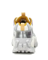Championes Cat modelo Intruder, con diseño robusto y suela dentada de gran tracción. Presenta una combinación de colores blanco, lila y detalles en amarillo, con logo de la marca en el lateral y la lengüeta. Confeccionados con capellada de cuero recubierta con PU y entresuela de EVA.