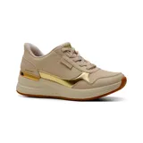Championes Skechers Slip-ins Billion 2 Top-Tier, de color beige con detalles metalizados en tono dorado. Cuentan con un diseño sin cordones tradicionales, parte superior perforada, plantilla acolchada Air-Cooled Memory Foam y suela con plataforma.
