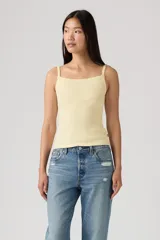 Top de punto acanalado color amarillo claro, con escote cuadrado y finos tirantes con detalles de pequeños lazos en los hombros.
