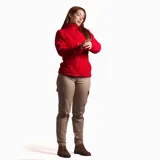 Campera de micropolar doble pesado color negro, con cuello alto y cierre frontal.