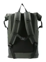 Mochila RKF de diseño roll-top en color verde oscuro y gris, confeccionada en poliéster reciclado repelente al agua. Cuenta con cierre de hebilla frontal, bolsillo vertical con cierre y mosquetón decorativo, y parche de cuero sintético con logo de la marca.
