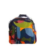 Mochila de tela estampada con diseño abstracto multicolor.