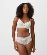 Soutien top de encaje floral color marfil, con escote en V, breteles finos regulables y base alargada.