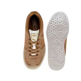 Championes Puma modelo Palermo Elevate Mono, color tostado con suela de plataforma blanca. Presentan el diseño clásico de la marca con la franja lateral característica y logo en la lengüeta.