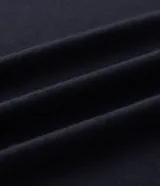 Pijama corto masculino de modal, color azul marino oscuro, compuesto por una remera de manga corta con cuello redondo y un short con ajuste de cordón.