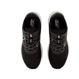 Championes New Balance 520v8 para mujer, color negro con detalles en verde oscuro y logo en rosa claro.