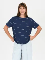 Remera de algodón color negro, de corte clásico con cuello redondo y mangas cortas. Presenta la palabra 'UNBOTHERED' estampada en letras blancas en el centro del pecho.