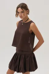 Minifalda balloon color chocolate, confeccionada en lino.