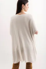 Saco abierto color crudo, de tejido de punto con lurex.