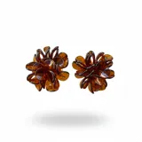 Caravanas de diseño floral con pétalos superpuestos en resina italiana efecto carey, con sistema de ajuste mediante clip.