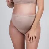 Bombacha maternal color piel de lycra resistente, con cintura alta y cobertura total.