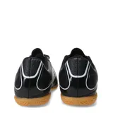 Championes de fútbol sala Umbro modelo Classico III IC, color negro con logo lateral en blanco y suela de goma color caramelo.