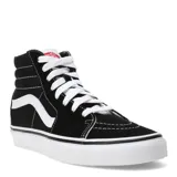 Championes Vans modelo Sk8-Hi de caña alta, color negro con la icónica banda lateral blanca. Confeccionados en una combinación de gamuza y lona, cuentan con puntera reforzada, cuello acolchado para mayor soporte y la clásica suela de goma tipo waffle.