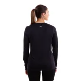 Remera deportiva de manga larga para mujer, color negro liso, con cuello redondo y logo de Diadora en gris claro en el hombro.