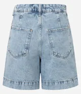 Short de jean tiro alto con trabillas y bolsillos, confeccionado en algodón denim azul con pespuntes contrastantes.