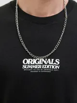 Camiseta negra de algodón con estampado en la espalda que incluye un cactus sobre un fondo celeste y el texto "ORIGINALS SINCE 1990. DESIGNED IN COPENHAGEN. BROUGHT TO YOU BY ORIGINALS DEPT."