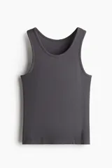 Musculosa gris oscuro de punto acanalado de mezcla de algodón de peso medio. Confeccionada con tecnología Thermolite que retiene el calor sin aumentar el peso ni el grosor de la prenda. Corte estándar.