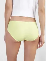 Hipster acanalado color verde claro, de corte de pierna alto, frente en V, etiqueta con el logo y tela elástica.