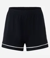 Pijama de dos piezas compuesto por una remera de manga corta con escote en V y un short con cintura elástica. Ambas prendas presentan detalles de vivos en color blanco en los bordes. Confeccionado en viscolycra suave y ligera.