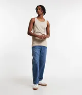Musculosa masculina de corte regular, confeccionada en tejido acanalado de algodón con elastano. Presenta breteles medianos y diseño básico sin estampa.