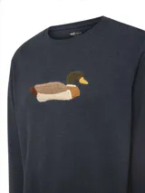 Buzo azul marino con cuello redondo, mangas largas y detalle de parche bordado en técnica chenille con diseño de pato en el centro del pecho.