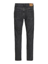 Jean de corte relaxed fit y tiro alto, con diseño clásico de cinco bolsillos. Confeccionado en denim de sarga color negro con efecto lavado.