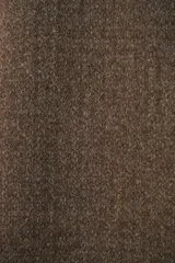 Bufanda unisex color marrón con flecos en los extremos.