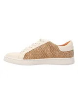 Championes urbanos Hush Puppies modelo Merano, color blanco con detalles texturizados en tono tostado y suela blanca.