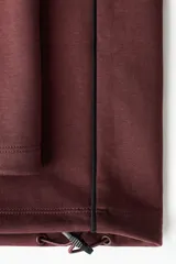 Pantalón de jogging deportivo de corte holgado, confeccionado en tejido funcional con tecnología DryMove™ que absorbe el sudor. Presenta cintura elástica con cordón de ajuste, bolsillos laterales, ribetes verticales en las piernas y bajos ajustables con cordón elástico.